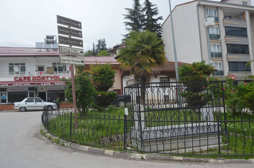 Bu mezara kimse dokunamıyor! Yol çalışmasında iş makinelerini bozan mezarın gizemi çözülemedi... 3